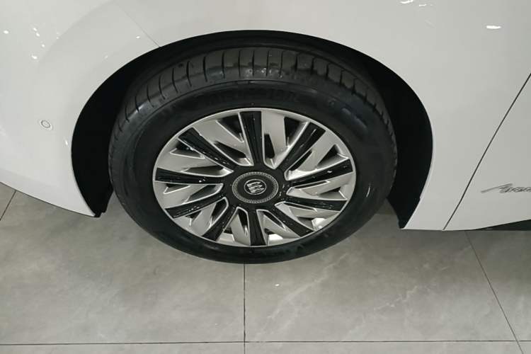 Used Buick Envision Family 2026 Luxury Edition Left Front Wheel Hub