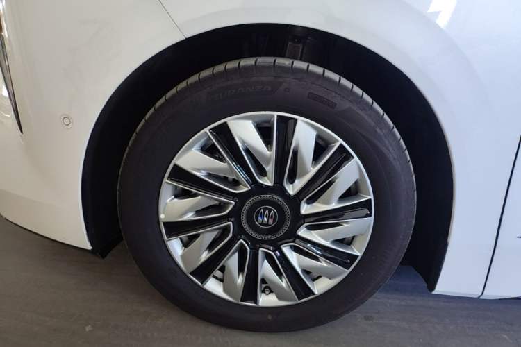 Used Buick Envision Family 2026 Luxury Edition Left Front Wheel Hub
