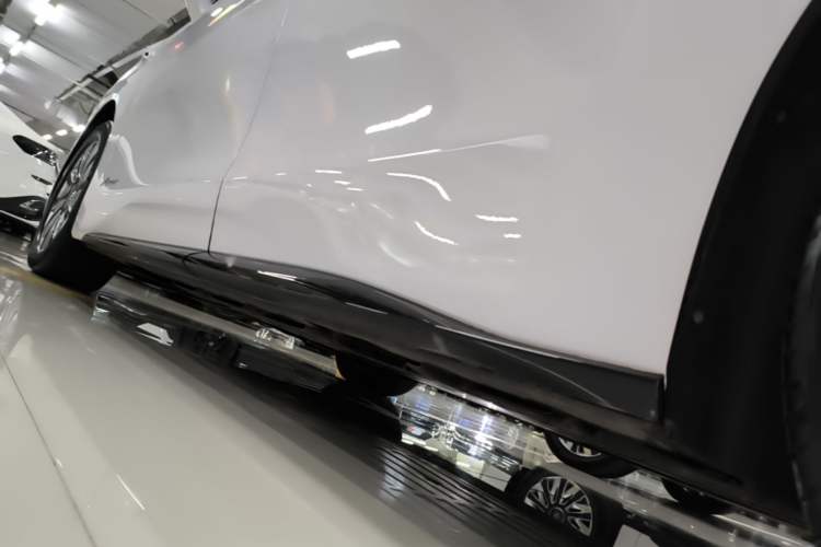 Used Buick Envision Family 2026 Luxury Edition Left Side Sill