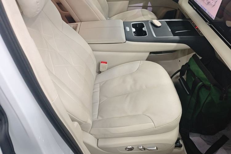 Used Buick Envision Family 2026 Luxury Edition Right Front Seat