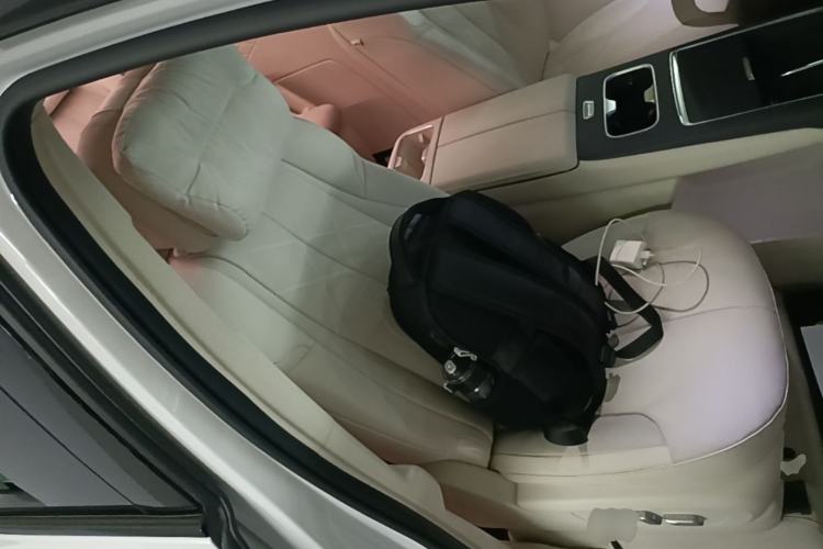 Used Buick Envision Family 2026 Luxury Edition Right Front Seat