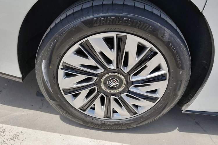 Used Buick Envision Family 2026 Luxury Edition Right Rear Wheel Hub