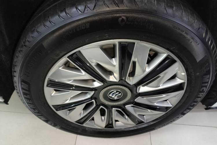 Used Buick Envision Family 2026 Luxury Edition Right Rear Wheel Hub