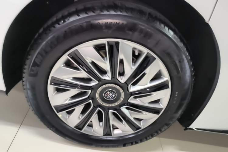 Used Buick Envision Family 2026 Luxury Edition Right Rear Wheel Hub
