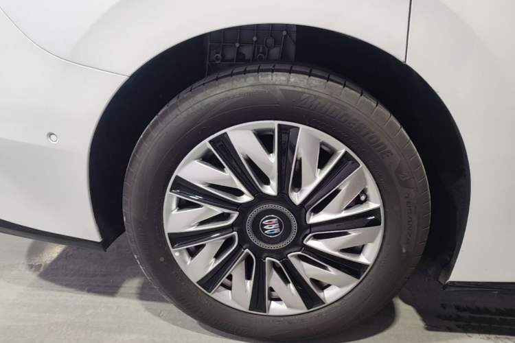 Used Buick Envision Family 2026 Luxury Edition Right Rear Wheel Hub