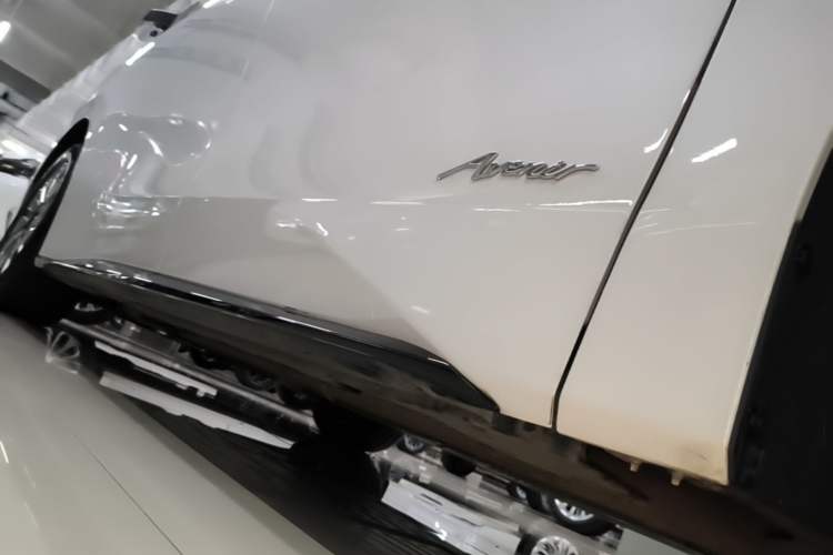 Used Buick Envision Family 2026 Luxury Edition Right Side Sill