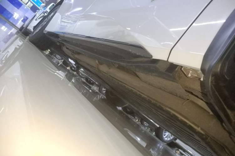 Used Buick Envision Family 2026 Luxury Edition Right Side Sill
