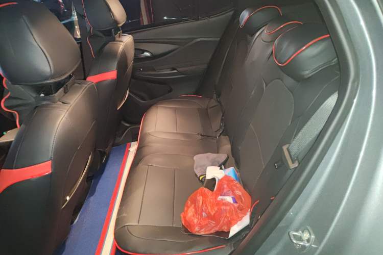 Used Buick Envista 2022 1.5T GS Fuel-Efficient Version Left Rear Seat