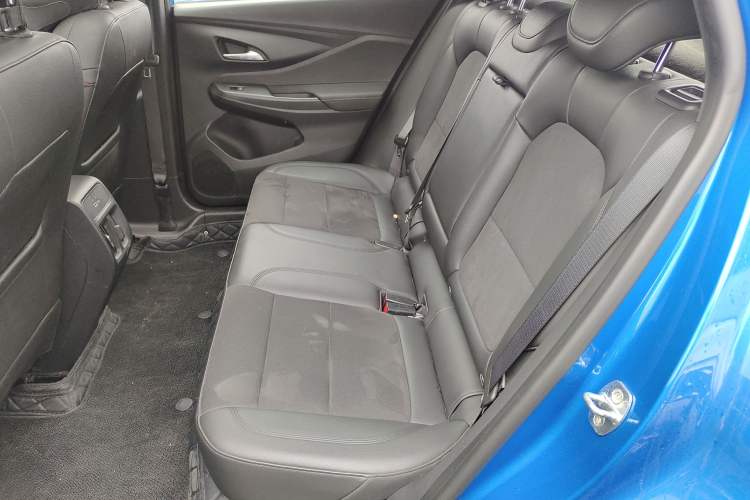 Used Buick Envista 2022 1.5T GS Fuel-Efficient Version Left Rear Seat