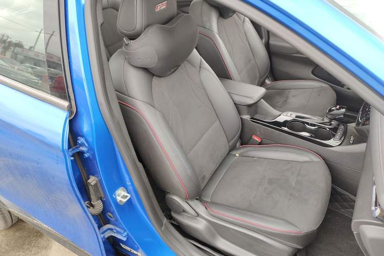Used Buick Envista 2022 1.5T GS Fuel-Efficient Version Right Front Seat