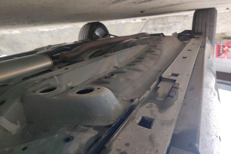 Used Buick Envista 2022 1.5T GS Fuel-Efficient Version Right Side Sill