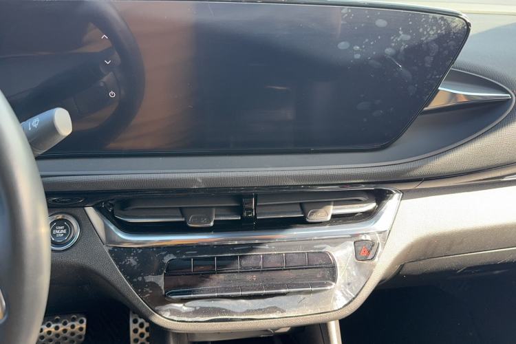 Used Buick Envista 2022 1.5T GS Fuel-Efficient Version Audio And AC Panel