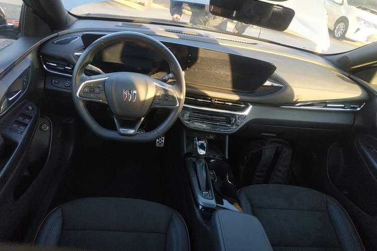 Used Buick Envista 2022 1.5T GS Fuel-Efficient Version Center Console
