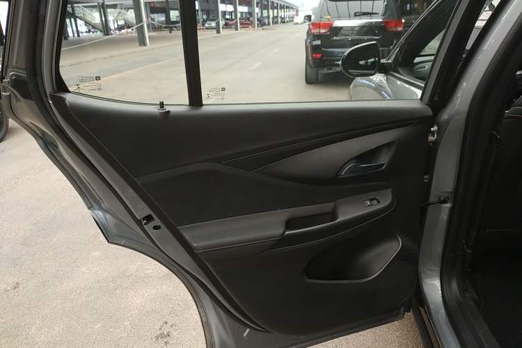 Used Buick Envista 2022 1.5T GS Fuel-Efficient Version Interior 8