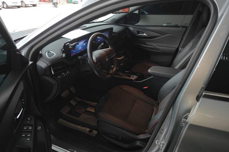 Used Buick Envista 2022 1.5T GS Fuel-Efficient Version Left Front Seat