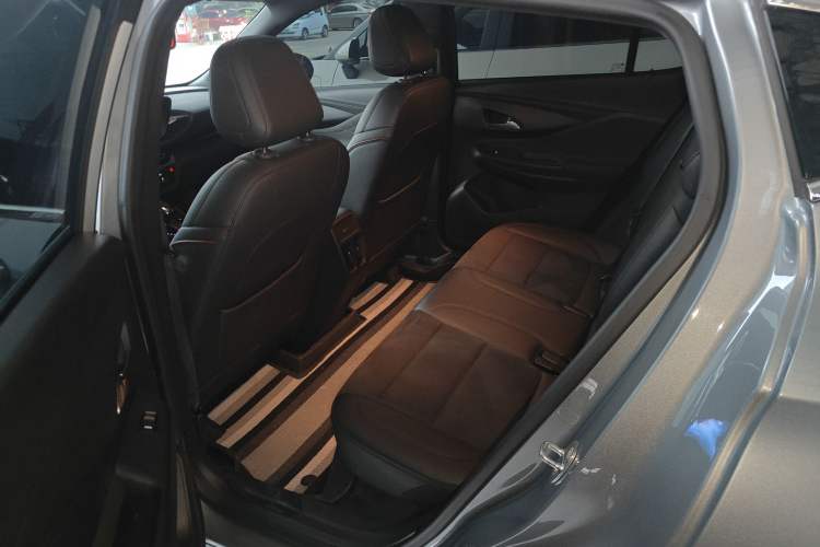 Used Buick Envista 2022 1.5T GS Fuel-Efficient Version Left Rear Seat