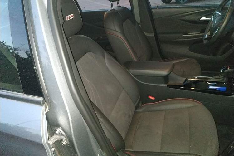 Used Buick Envista 2022 1.5T GS Fuel-Efficient Version Right Front Seat