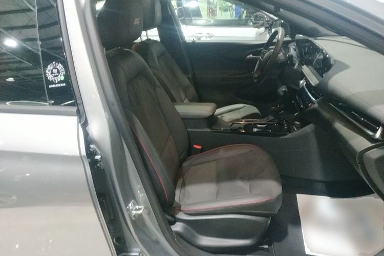 Used Buick Envista 2022 1.5T GS Fuel-Efficient Version Right Front Seat