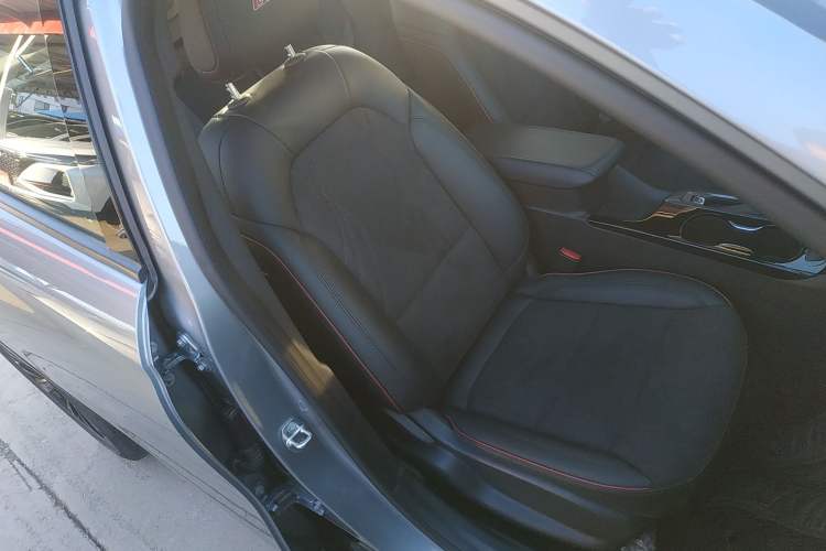 Used Buick Envista 2022 1.5T GS Fuel-Efficient Version Right Front Seat