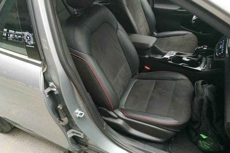 Used Buick Envista 2022 1.5T GS Fuel-Efficient Version Right Front Seat