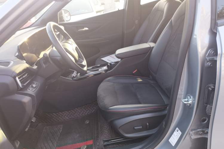 Used Buick Envista 2022 1.5T GS Fuel-Efficient Version Left Front Seat