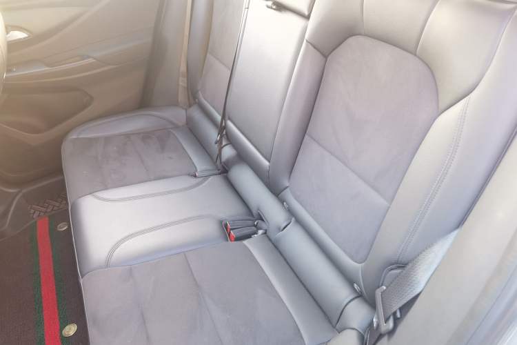 Used Buick Envista 2022 1.5T GS Fuel-Efficient Version Left Rear Seat