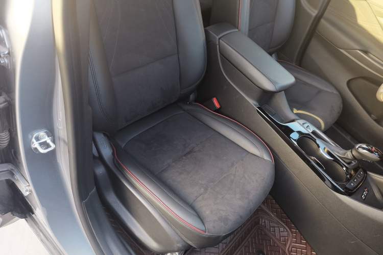 Used Buick Envista 2022 1.5T GS Fuel-Efficient Version Right Front Seat