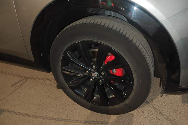 Used Buick Envista 2022 1.5T GS Trendy Ignition Edition Right Front Wheel Hub