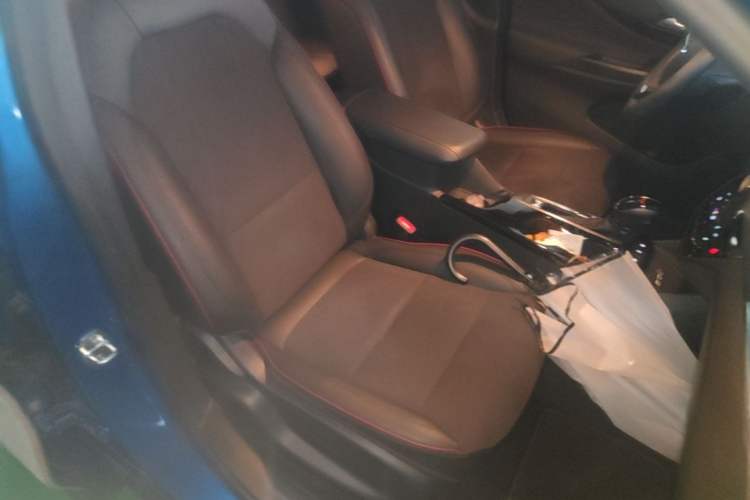 Used Buick Envista 2022 1.5T GS Fuel-Efficient Version Right Front Seat