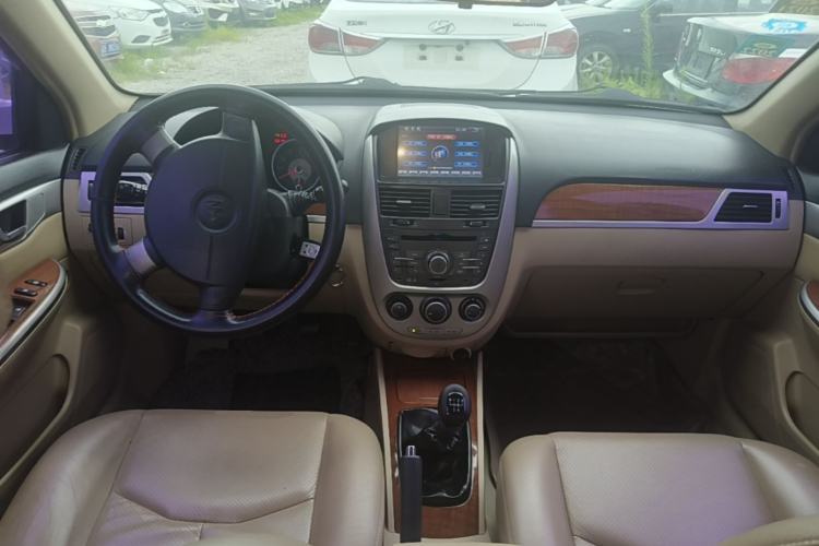 Used Buick Excelle 2004 1.6 Manual Comfort Edition Center Console