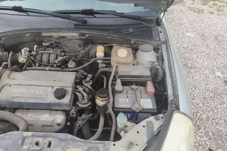 Used Buick Excelle 2004 1.6 Manual Comfort Edition Engine Bay Left