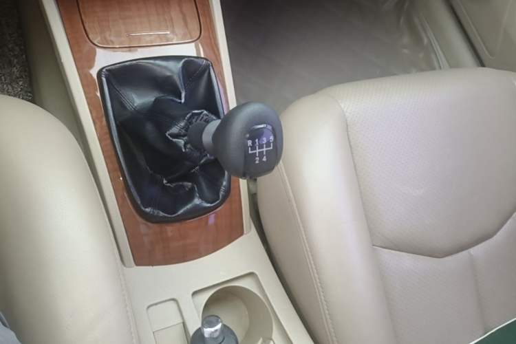 Used Buick Excelle 2004 1.6 Manual Comfort Edition Gear Lever