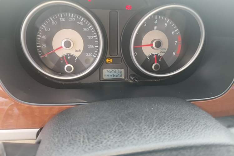 Used Buick Excelle 2004 1.6 Manual Comfort Edition Odometer Close Up
