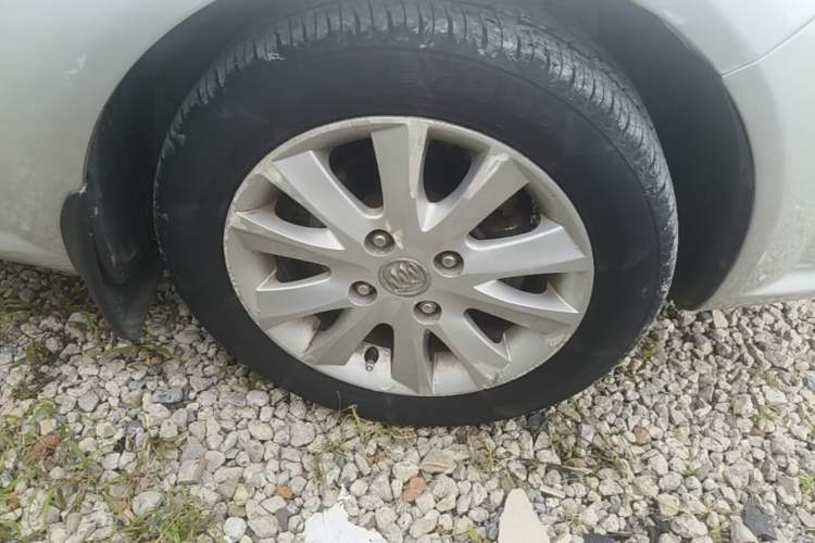 Used Buick Excelle 2004 1.6 Manual Comfort Edition Right Front Wheel Hub