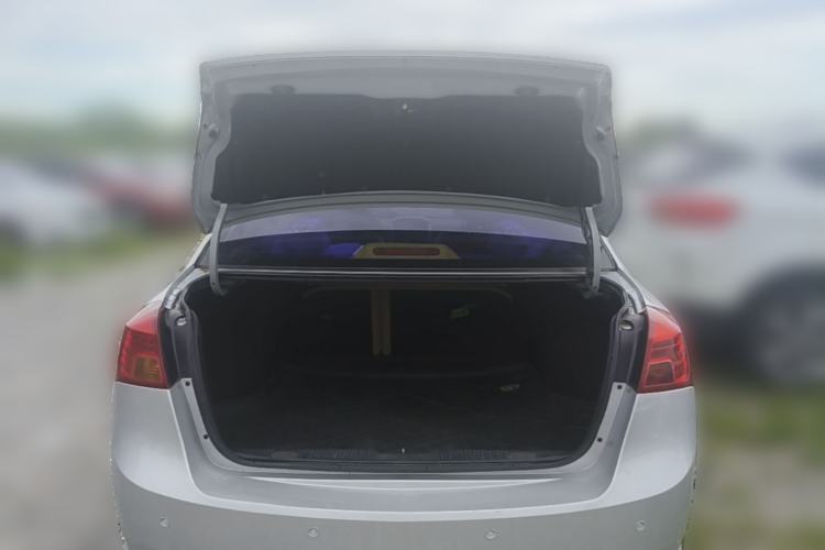 Used Buick Excelle 2004 1.6 Manual Comfort Edition Trunk
