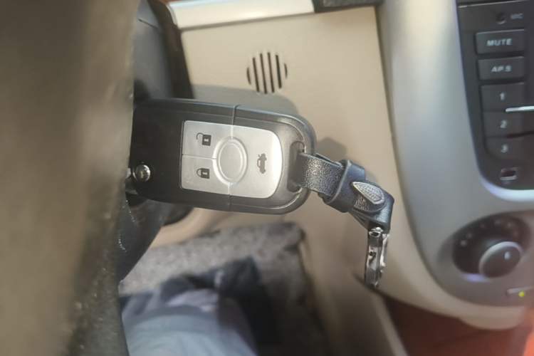 Used Buick Excelle 2004 1.6 Manual Comfort Edition Vehicle Key