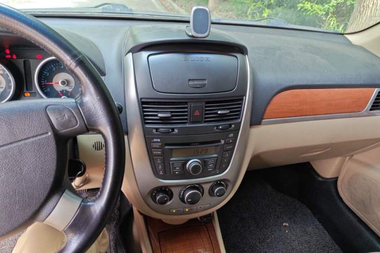 Used Buick Excelle 2005 1.6 Manual Luxury Model Audio And AC Panel