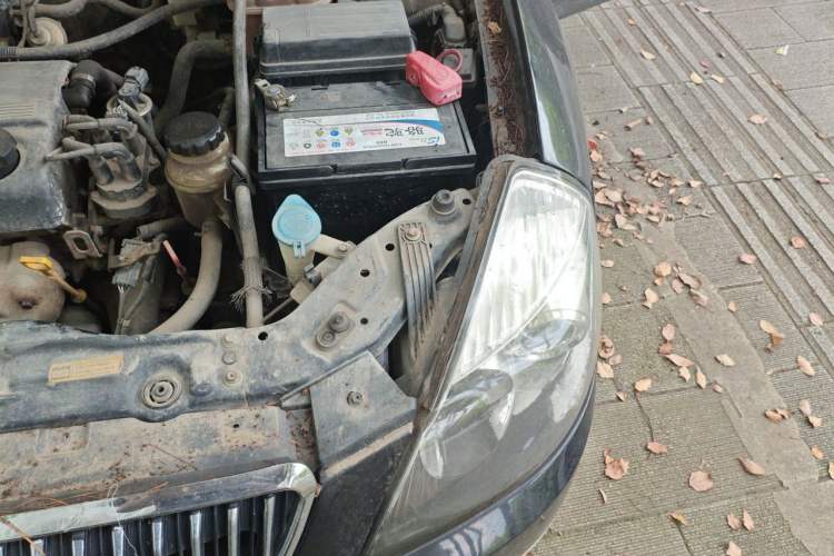 Used Buick Excelle 2005 1.6 Automatic Luxury Model Engine Bay Left