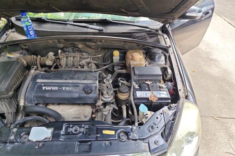 Used Buick Excelle 2005 1.6 Manual Luxury Model Engine Bay Left