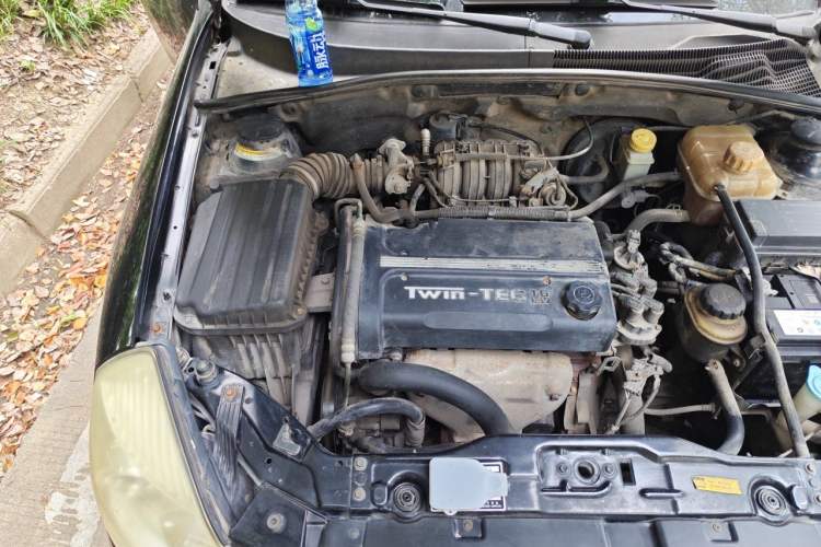 Used Buick Excelle 2005 1.6 Manual Luxury Model Engine Bay Right