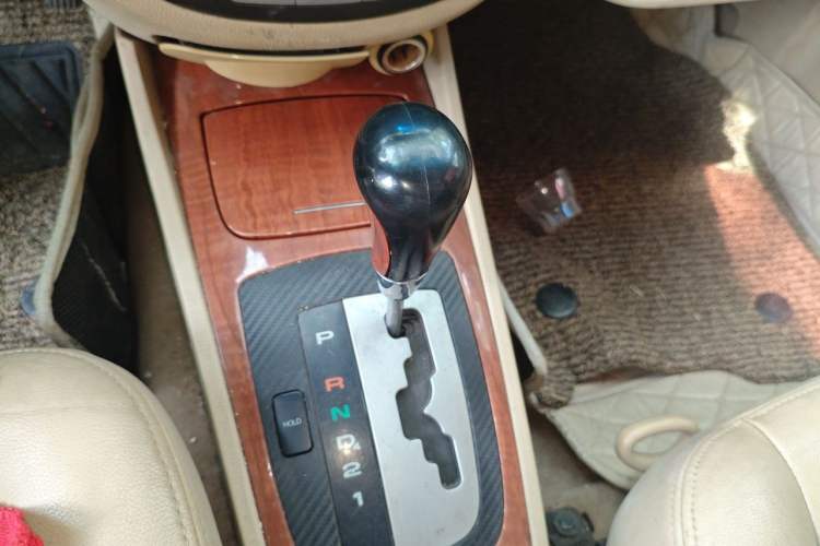 Used Buick Excelle 2005 1.6 Automatic Luxury Model Gear Lever