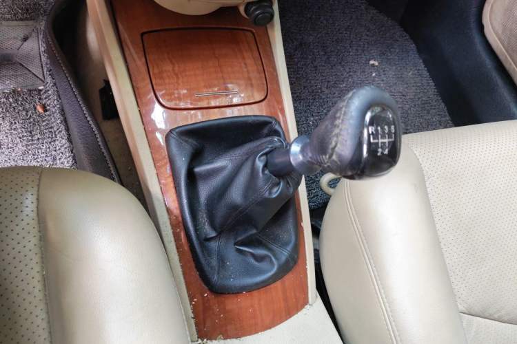 Used Buick Excelle 2005 1.6 Manual Luxury Model Gear Lever