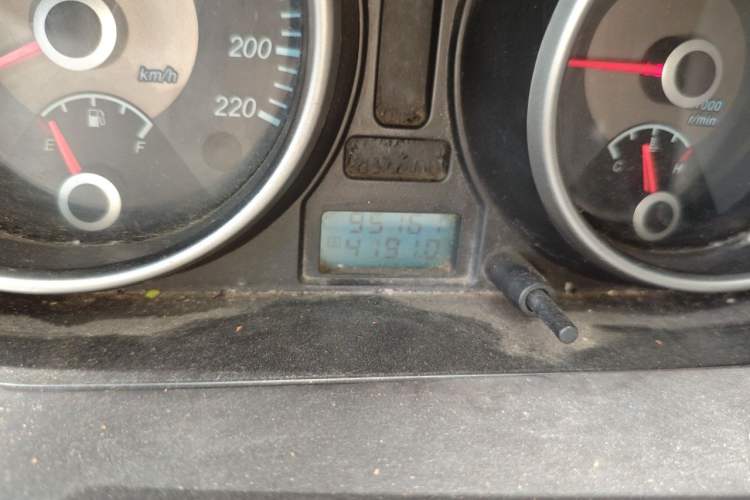 Used Buick Excelle 2005 1.6 Automatic Luxury Model Odometer Close Up