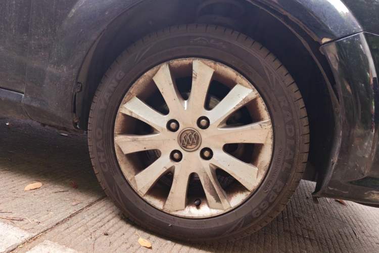 Used Buick Excelle 2005 1.6 Manual Luxury Model Right Front Wheel Hub