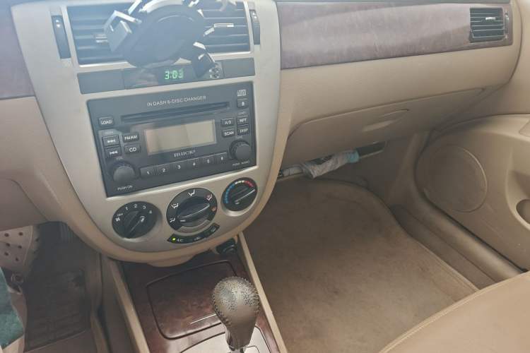 Used Buick Excelle 2005 1.6 Automatic Luxury Model Audio And AC Panel