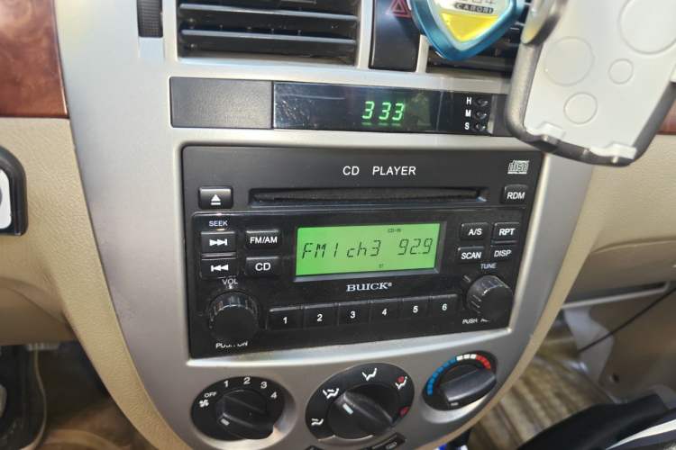 Used Buick Excelle 2005 1.6 Manual Luxury Model Audio And AC Panel