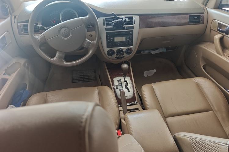 Used Buick Excelle 2005 1.6 Automatic Luxury Model Center Console