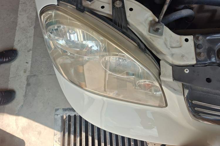 Used Buick Excelle 2005 1.6 Automatic Luxury Model Right Front Headlight