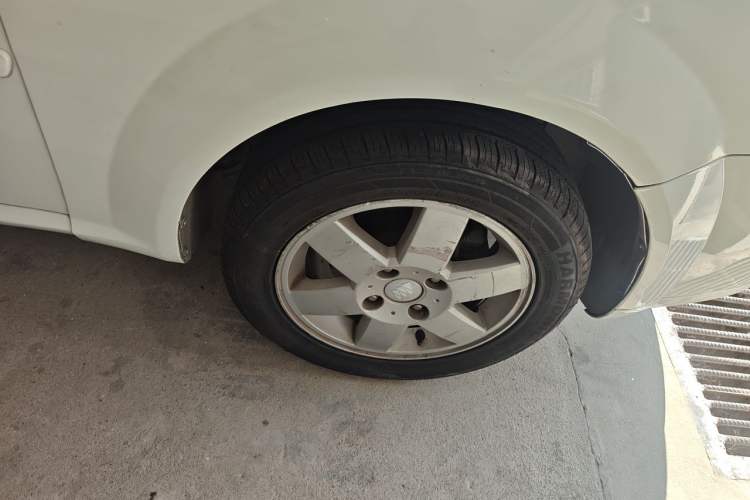 Used Buick Excelle 2005 1.6 Automatic Luxury Model Right Front Wheel Hub