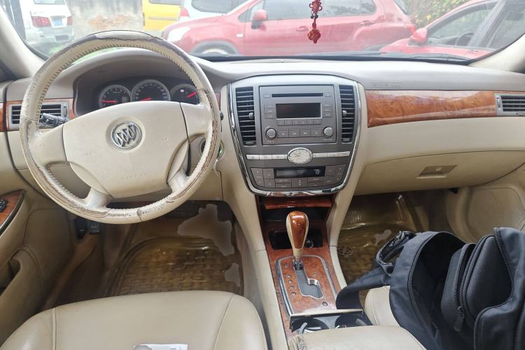 Used Buick Excelle 2006 1.6L Automatic Comfort Model Center Console